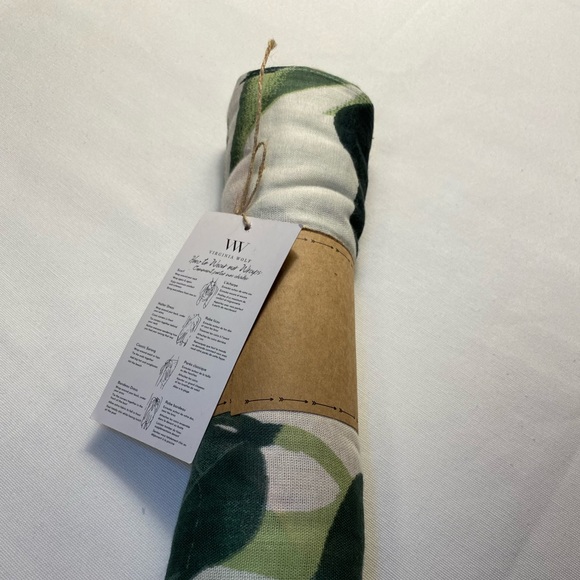 Virginia Wolf Wrap - Picture 2 of 5